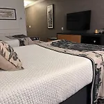 Cow Hollow Inn And Suites